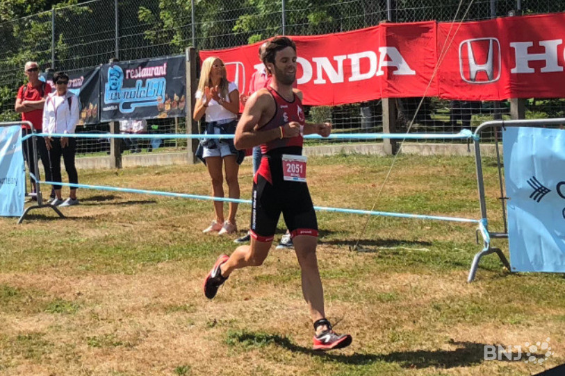 Michael Verniers à l'arrivée de cette dernière étape du Championnat jurassien de triathlon à La Chaux-de-Fonds.
