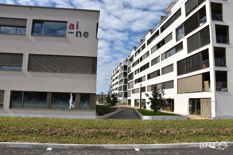 Le quartier Le Corbusier à La Chaux-de-Fonds attend un nouveau projet d'envergure pour remplacer le parking. (Image : Archives)