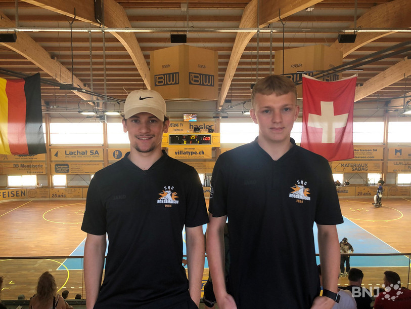 Yanis Gerber (gauche) et Anthony Chèvre sont optimistes pour la Coupe d'Europe d'inline hockey des moins de 19 ans.
