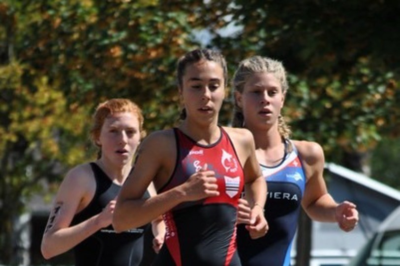 Elia Betschen en plein effort. (Photo Talin Marino/Swiss Triathlon)