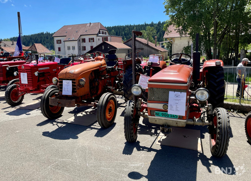 Ces vieux tracteurs sont à découvrir à La Brévine jusqu'à dimanche.