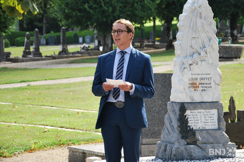 Le conseiller de ville imérien Corentin Jeanneret est à l'origine de la démarche de restauration. Ici devant le monument.