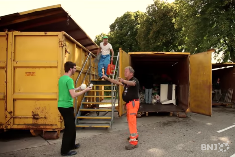 Capture d'écran du film sur le tri des déchets commandé par la commune de Val-de-Ruz.