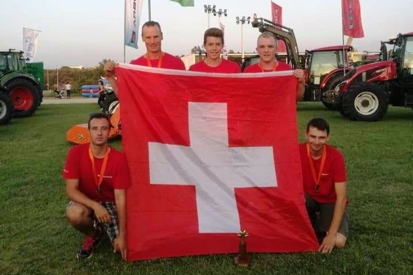 De gauche à droite : Alexandre Meyer, le coach de l'équipe Hervé Früh, Yanik Gobeli, Aubin Montavon et François Vial.