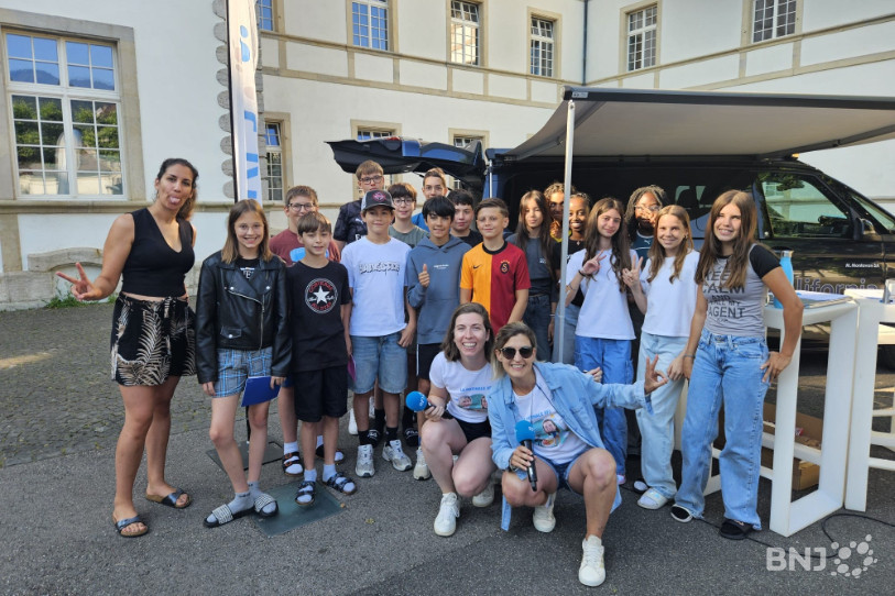 Lundi, le Bus Tour de « La Matinale » a fait halte à l'école du Château à Delémont.