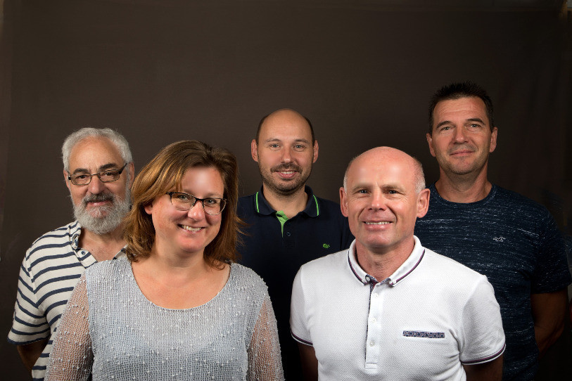 Le maire de Bure, Sébastien Gschwind (au centre), a choisi une photo sur laquelle il est entouré de son Conseil communal. (Image : Isabelle Cerf)