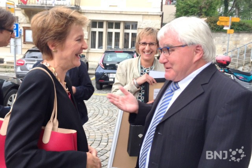 La conseillère fédérale Simonetta Sommaruga et le maire de Moutier Marcel Winistoerfer