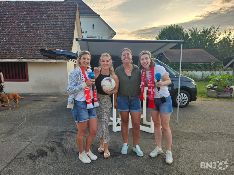 Kéline Ribeaud (deuxième depuis la gauche) et Cassandra Marques (troisième depuis la gauche) ont partagé l'actualité du FC Coeuve.