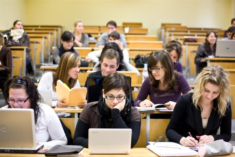 Les étudiants ainsi que le public auront accès au Glossaire depuis n'importe où et gratuitement. (Image: Unine © Guillaume Perret)