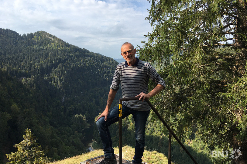 Jean Zahnd a participé aux travaux de réaménagement du sentier. Il a notamment installé des escaliers et échelles pour faciliter la randonnée.