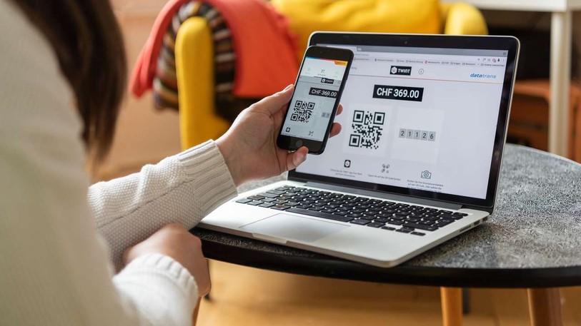 Une nouvelle arnaque de phishing sévit dans la région. Des escrocs accèdent aux comptes Twint d'utilisatrices et d'utilisateurs et les pillent impunément. (Photo : Keystone/Christian Beutler)