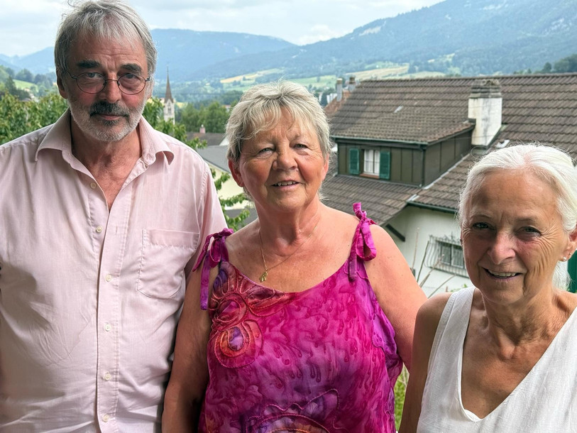 De gauche à droite : Alain Claude succède à Silvia Rubin à la présidence de l’association tandis que Marie-Claire Rougemont en devient la vice-présidente. (Photo : Service des repas à domicile de Moutier et environs).