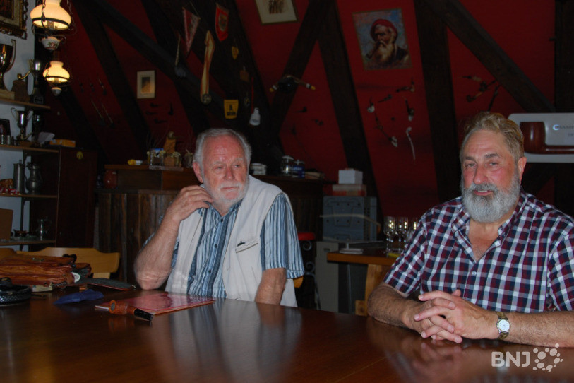 René Bellini (à gauche), président d'honneur du Pipe-Club-Bienne, ainsi que Jean-Luc Rochat, président actuel, ont présenté la manifestation dans leur local à Bienne, en vieille ville.