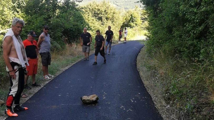 La pierre à laquelle s'est heurtée la voiture d'Olivier Burri.