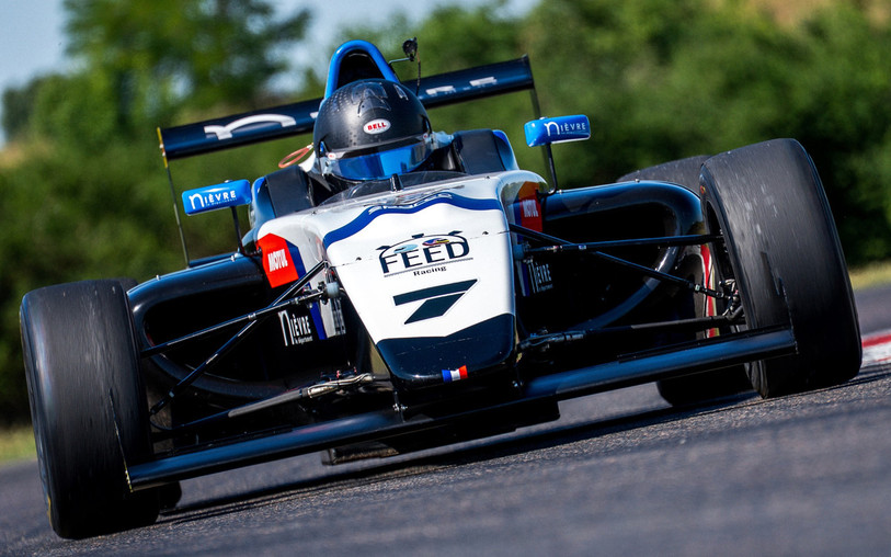 Matt Corbi s'est qualifié pour les quarts de finale du stade Feed Racing.