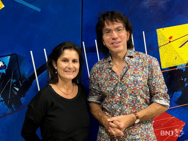 Anne Bisang et Robert Bouvier, juste avant d'entrer en scène sur RTN.