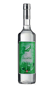 La Capricieuse 72%vol alc., elle, provient de la même recette que la Clandestine avec pour différence d’offrir une teneur en alcool plus forte et plus d’arômes.