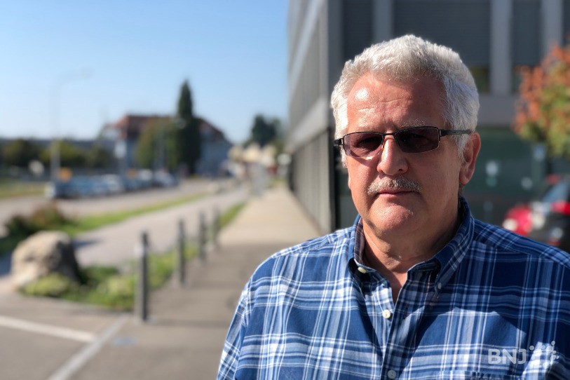 Le maire de Plateau de Diesse, Raymond Troehler, se réjouit de la découverte de la déjà fameuse Main de Prêles. L'élu regrette toutefois que la justice doive se mêler de cette histoire.