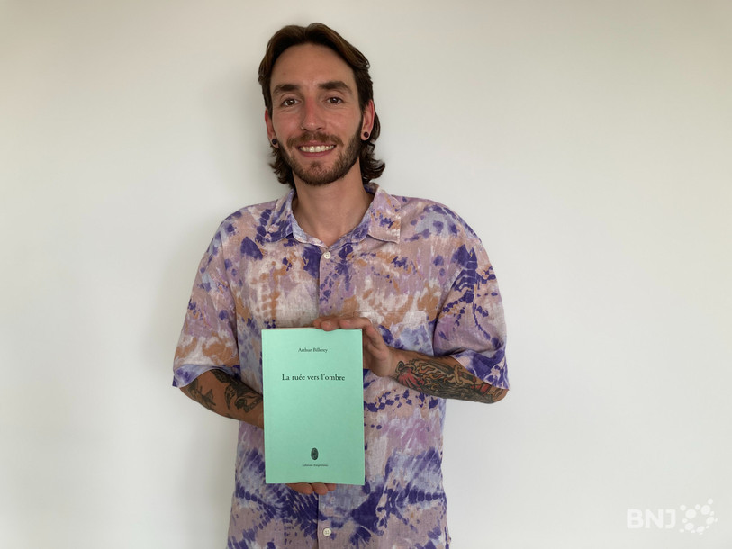 Le libraire Mathias Jaquenod propose comme lecture d'été le recueil de poésie d'Arthur Billerey, La ruée vers l'ombre.