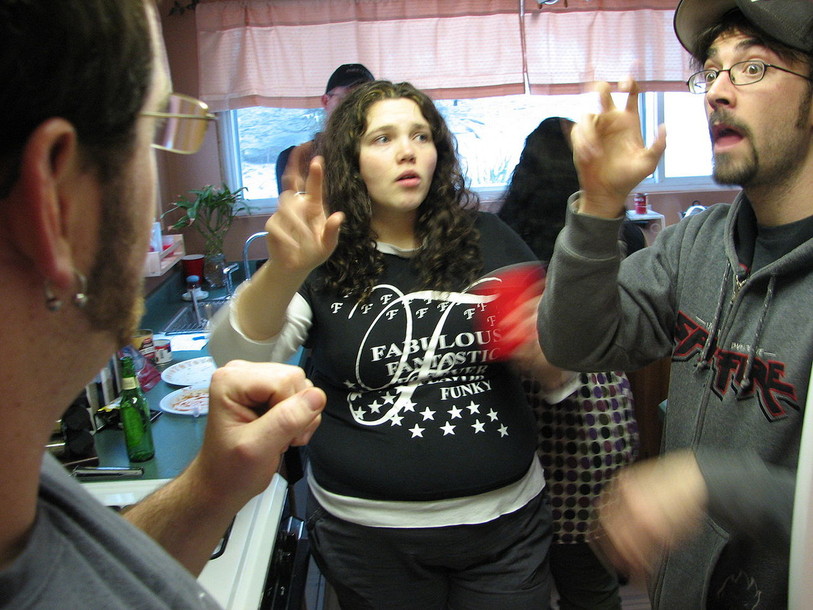 Les personnes souffrant de surdité ne sont pas toujours suffisamment reconnues, selon la porte-parole de la Fédération suisse des sourds (Photo : By David Fulmer from Pittsburgh (Natural American Sign Language) [CC BY 2.0 (https://creativecommons.org/licenses/by/2.0)], via Wikimedia Commons) 
