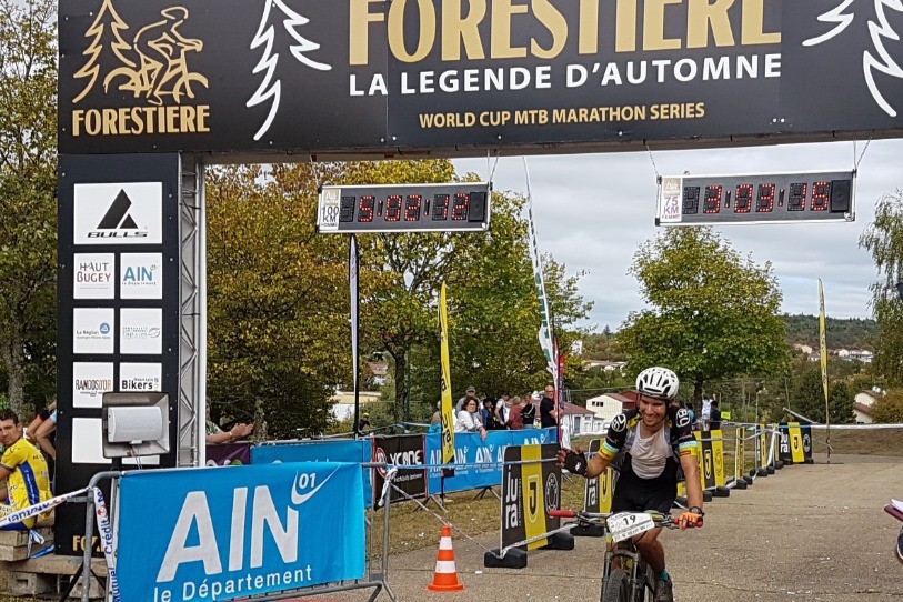 Emilien Barben à l'arrivée de La Forestière : une course mythique du Jura français. 