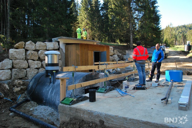 La station de pompage de la Rouge Eau qui dessert les villages du Fuet et de Saicourt se trouve actuellement en cours d'assainissement