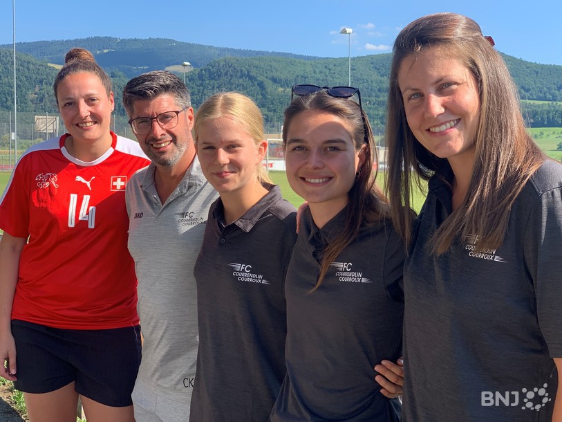 Le FC Courrendlin-Courroux et la consultante football de RFJ Sabrina Ribeaud ont accueilli l'émission de l'Euro féminin ce jeudi.