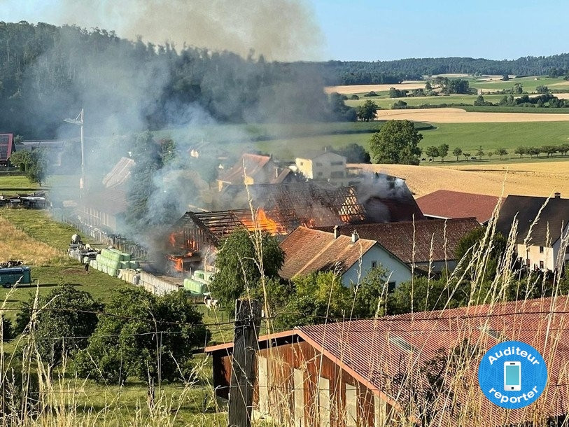 L'incendie s'est déclaré jeudi 10 juillet dernier dans une ferme de Coeuve.