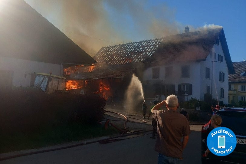 L'incendie a provoqué un fort dégagement de fumée.