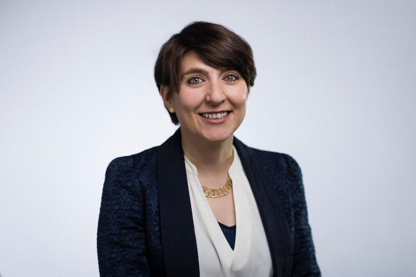 Deniz Gyger Gaspoz est la nouvelle rectrice de l'Université de Neuchâtel. (Photo : Meyer et Kangangi)