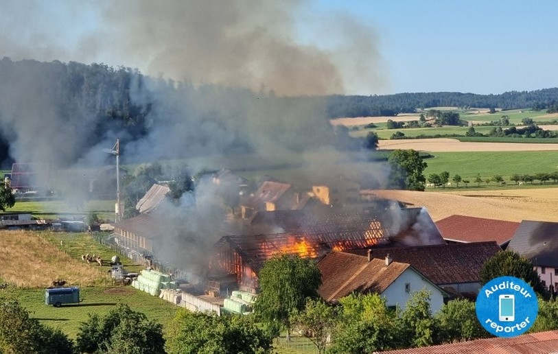 Une exploitation agricole de Coeuve a été la proie des flammes.