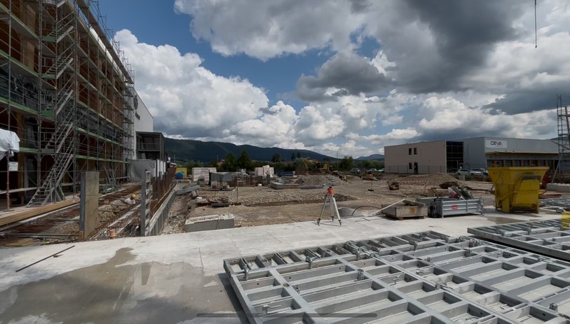 Les fondations du deuxième bâtiment sont pratiquement terminées.