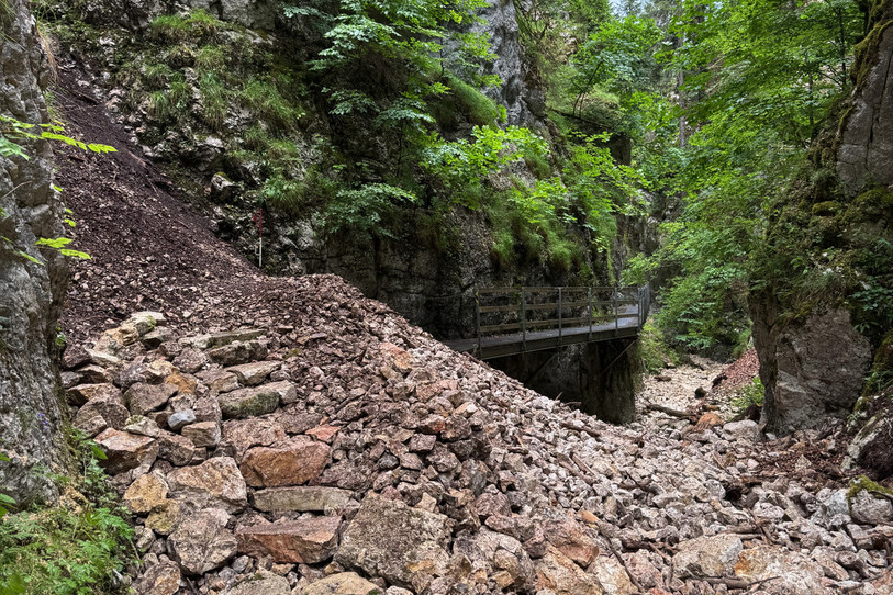 Les deux tiers des travaux du ruisseau sont pris en charge par le Canton. Le reste ainsi que le réaménagement du sentier sont à la charge de la commune. (Photo : Conseil municipal de Villeret)