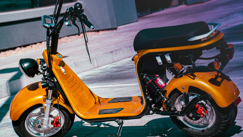 Les règles de circulation restent floues, malgré le succès des scooters électriques en Suisse. (Photo d'illustration libre de droits)