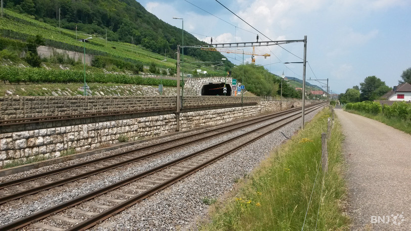 La mise en service du nouveau tunnel entre Gléresse et Douanne est repoussée de trois ans, à fin 2029. (photo : archives)