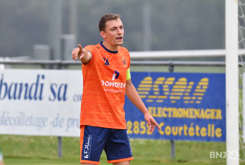 Le FC Ajoie-Monterri et son capitaine Roman Huber ont payé leur mauvais début de match. (Photo : archives Georges Henz)