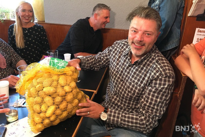 Laurent Delisle, premier du classement, avec son prix.