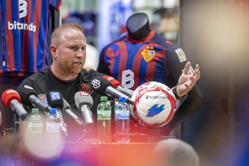 Ludovic Magnin aura la pression sur le banc du FC Bâle. (Photo : keystone/GEORGIOS KEFALAS)