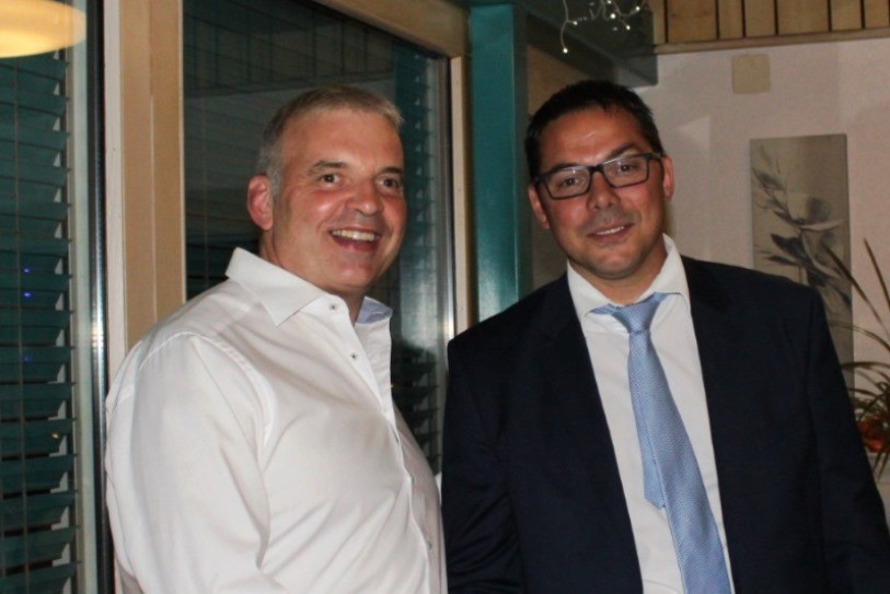 Stéphane Theurillat (à droite) succède à Marcel Meyer (à gauche) à la tête de la section PDC-JDC de Porrentruy.