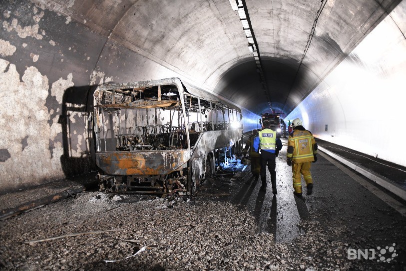 L'incendie d'un car dans le tunnel du Bois de Montaigre a nécessité un million et demi de francs de travaux pour remettre l'ouvrage en état de fonctionnement.