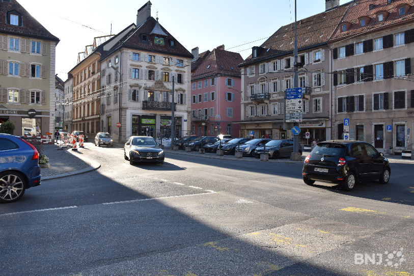 La place de l'Hôtel-de-Ville à La Chaux-de-Fonds en chantier. Les travaux pourraient entraîner des fermetures complètes de la place au trafic.