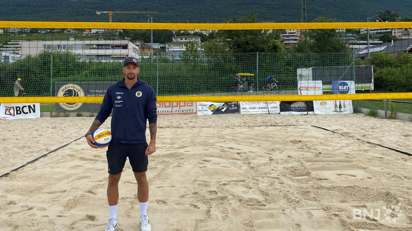 Simone Deluigi vice-président du beach-volley Littoral Est sur les terrains d'Hauterive.
