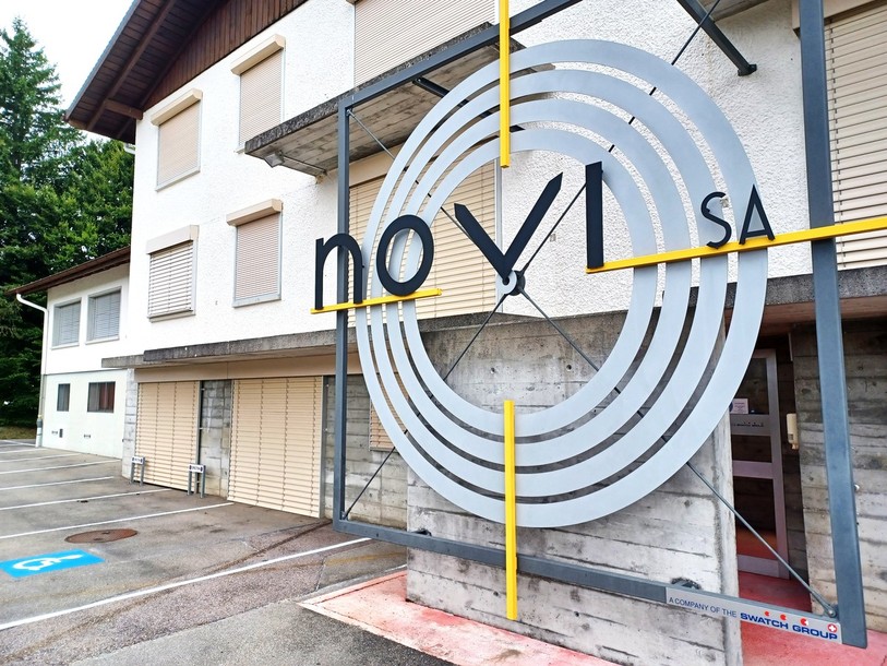 Le site de l’entreprise NOVI SA aux Genevez a eu droit à différents travaux durant l’automne, selon la commune, qui se réjouit du retour progressif des employés. (photo : archives)