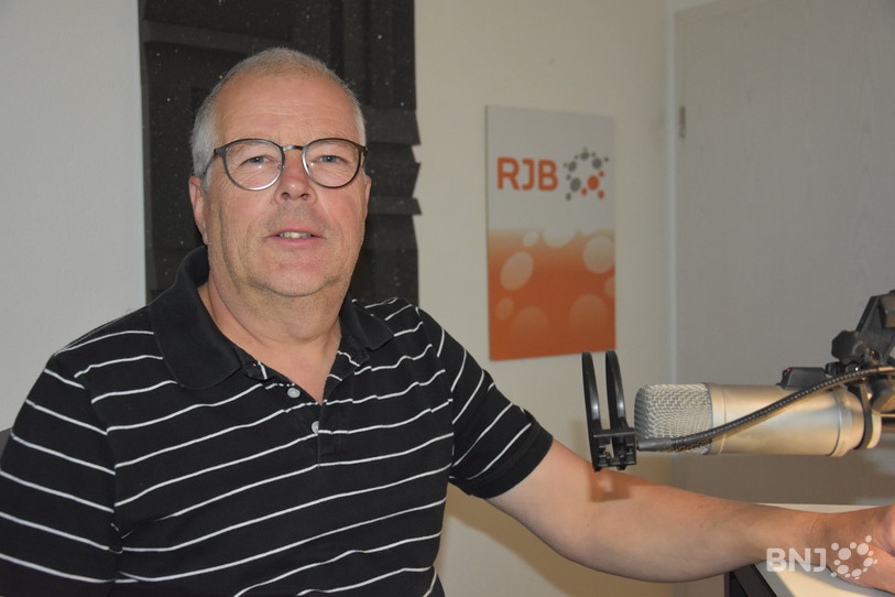 Le maire de La Ferrière, Bernard Tschäppät dans les locaux de RJB.