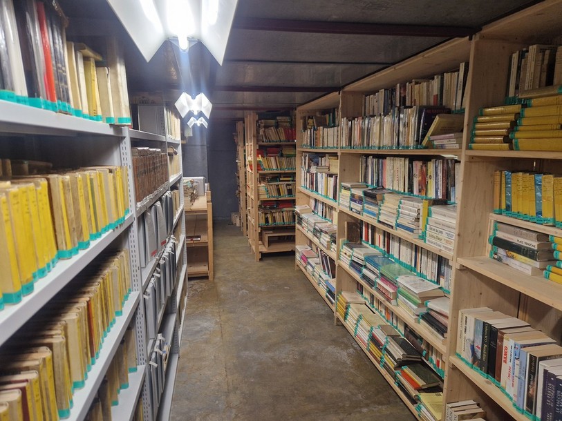 Le rapatriement des dossiers à Couvet a permis de gagner du temps à l’archiviste communale qui devait se déplacer dans neuf communes auparavant.