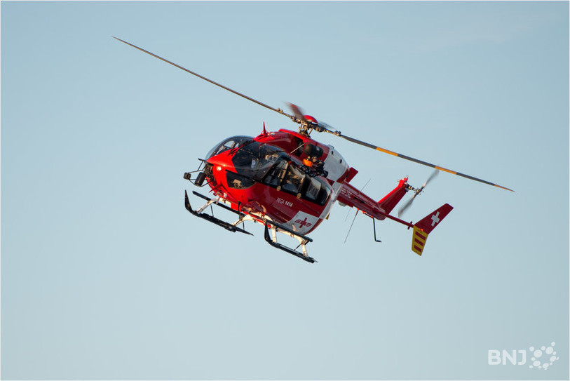 La Rega a dû héliporté un conducteur ce samedi soir après un accident de la route à Châtillon. (Photo: Rega)