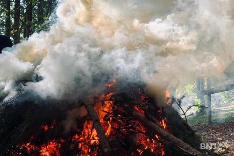 Il ne faut jamais laisser un feu sans surveillance, le risque d'incendie dans le canton de Neuchâtel est actuellement marqué.