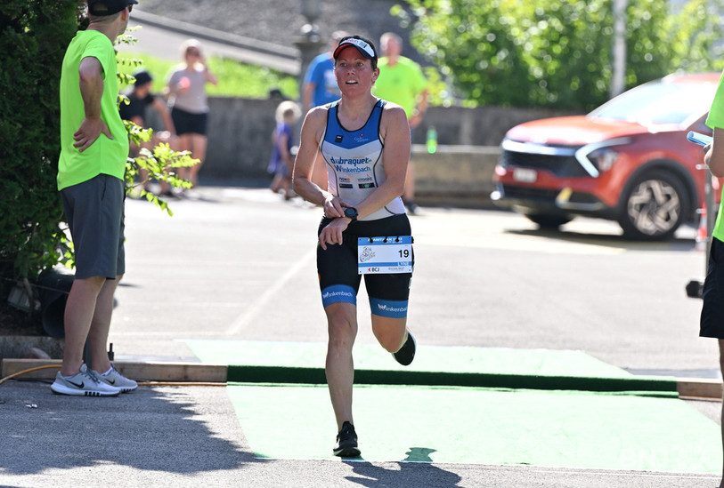 Lyne Dubois s'est imposée sous le soleil ajoulot. (Photo : Georges Henz)