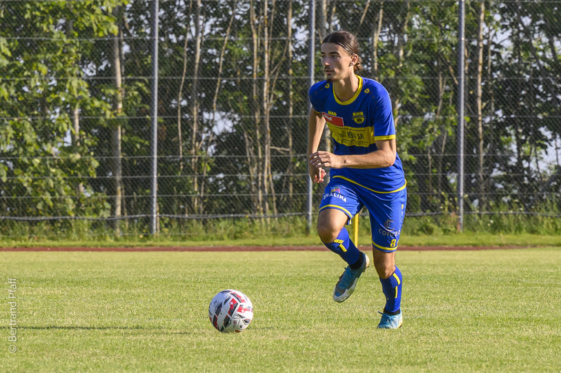 Kenzo Ganaj a marqué le but de la victoire pour le compte du FC Coffrane. (Photo : archives Bertrand Pfaff).