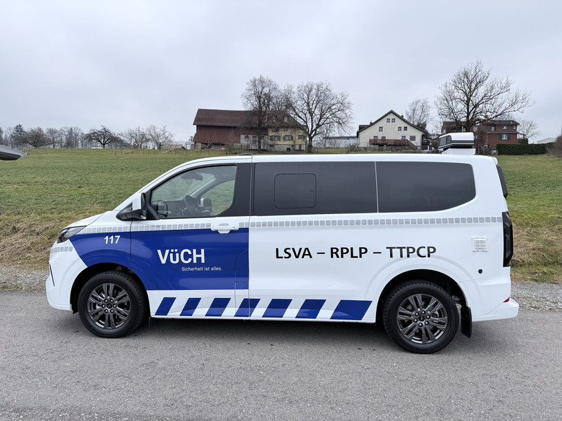 Les fourgonnettes blanches et bleues sont déployées sur l'ensemble du réseau routier suisse. (Photo : VüCH).